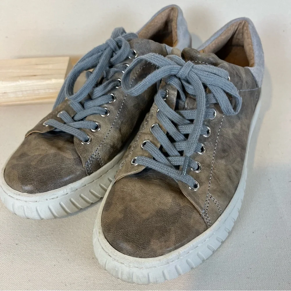 Sofft‎ Women's Gray Camouflage Casual Sneakers Modern Street Utilitarian